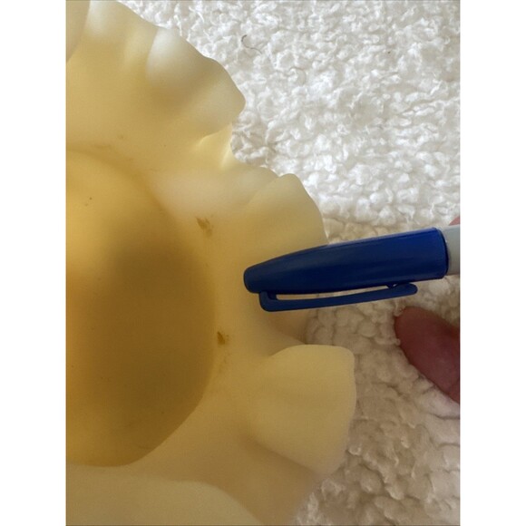 Vintage Fenton Satin Custard Art Glass Vase, Floral Motif by D.Robinson - Picture 5 of 7